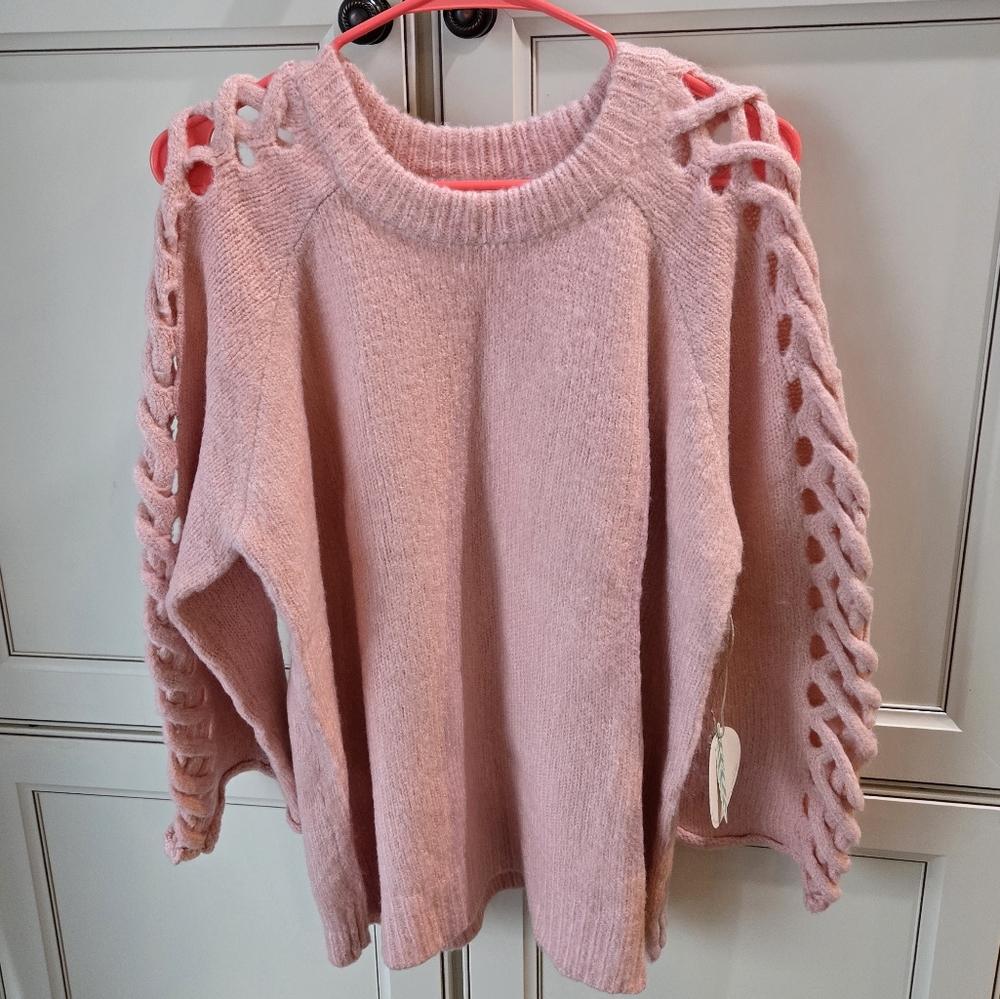 NWT Hummingbird Sweater Size S/M Pink